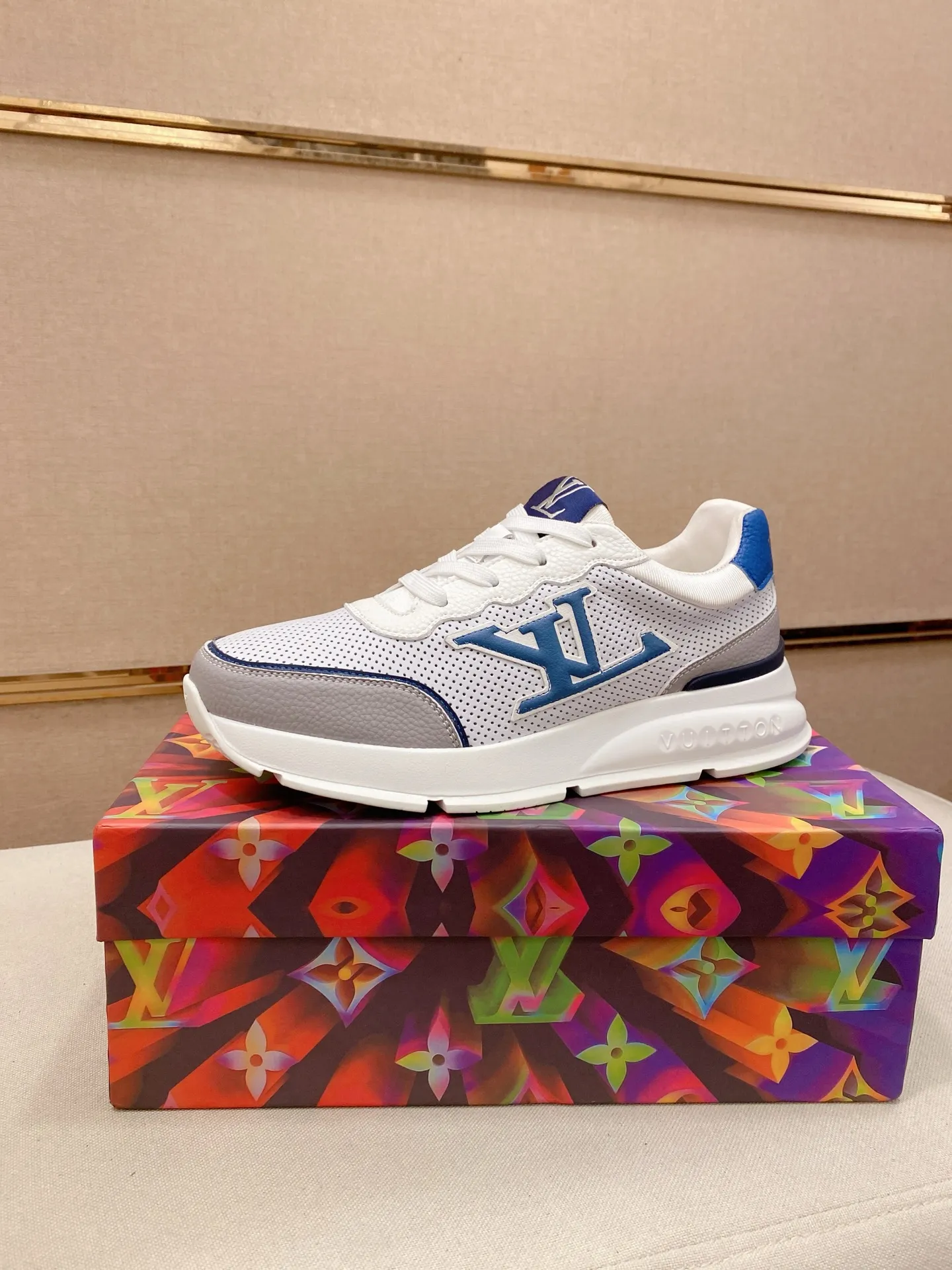 Men's shoes: 442💰🎉🎉LV~Louis Vuitton trendy men's shoes, new shipments, latest matching, the same style as the official website, super high quality, hot sales of the season [strong][strong][strong]Selected first-layer cowhide, comfortable sheepskin lining, original last, comfortable on the foot, wear-resistant rubber outsole, size: 38-44.